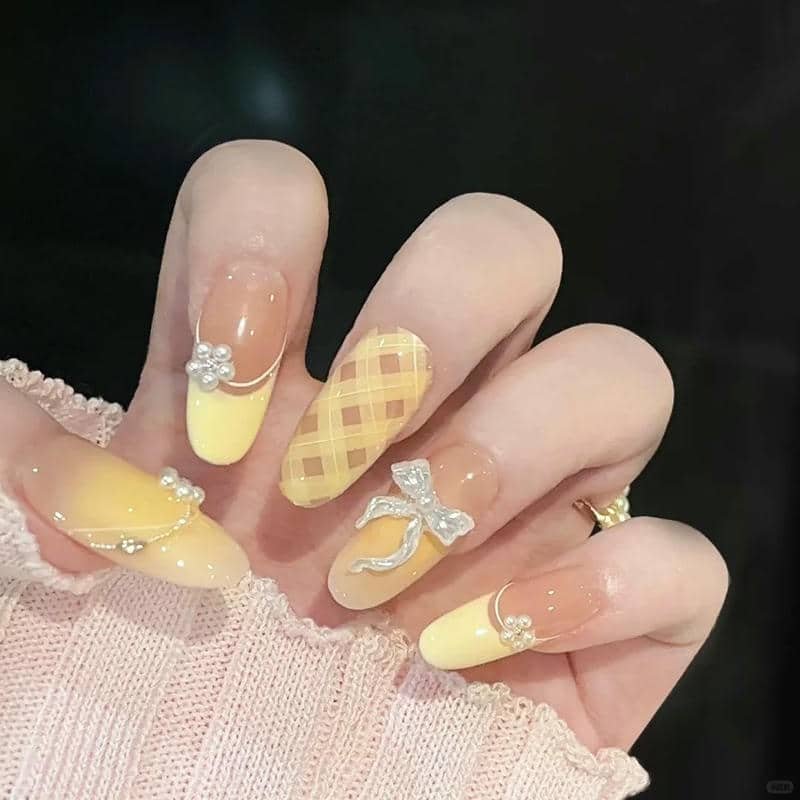 mẫu móng màu vàng đẹp