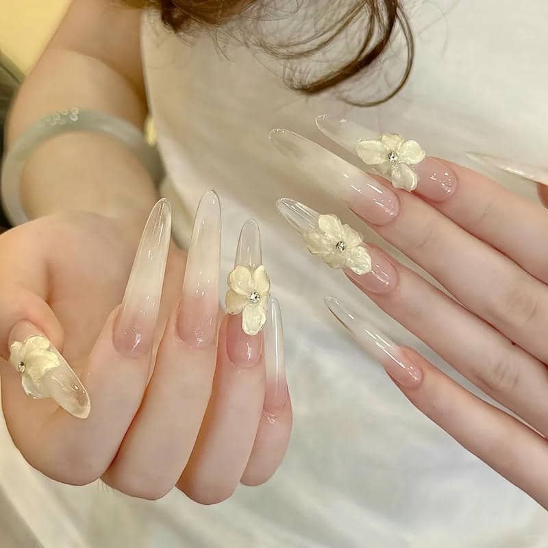 mẫu móng tay đẹp màu vàng