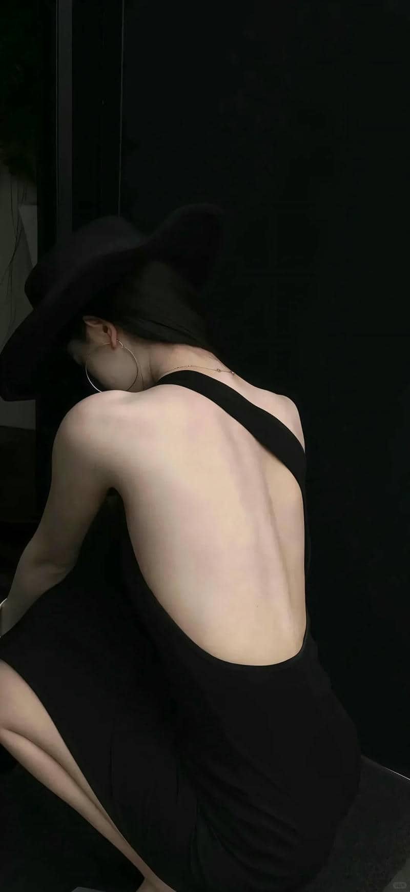 hình nền màu đen (17)